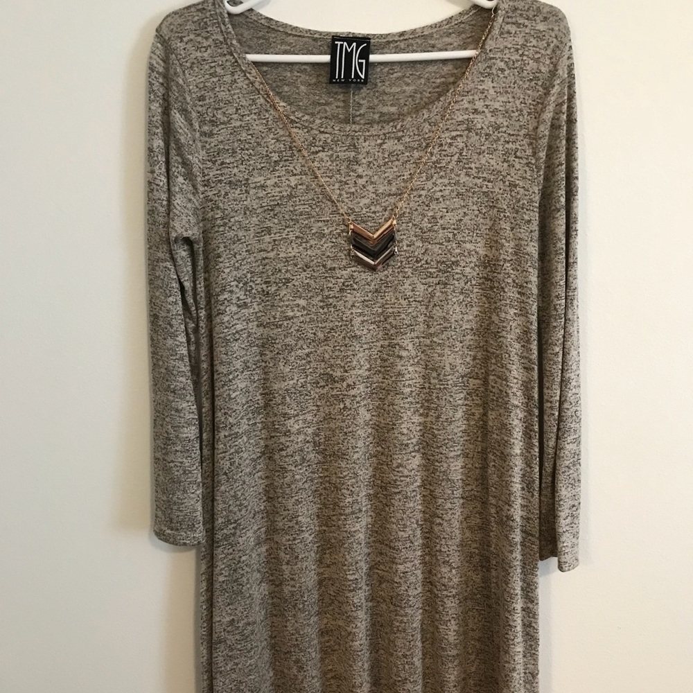 Cute flowing dress w/necklace attached